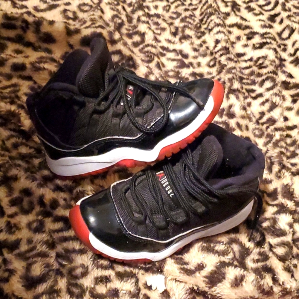 Nike Kids Black and Red Sneakers
